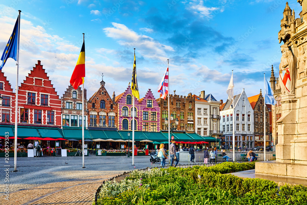 Fototapeta premium Brugia, Belgia. Rynek Główny (Markt) na starym mieście