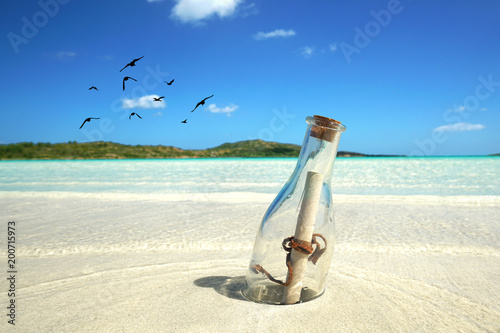 geheimnisvolle Flaschenpost am Strand