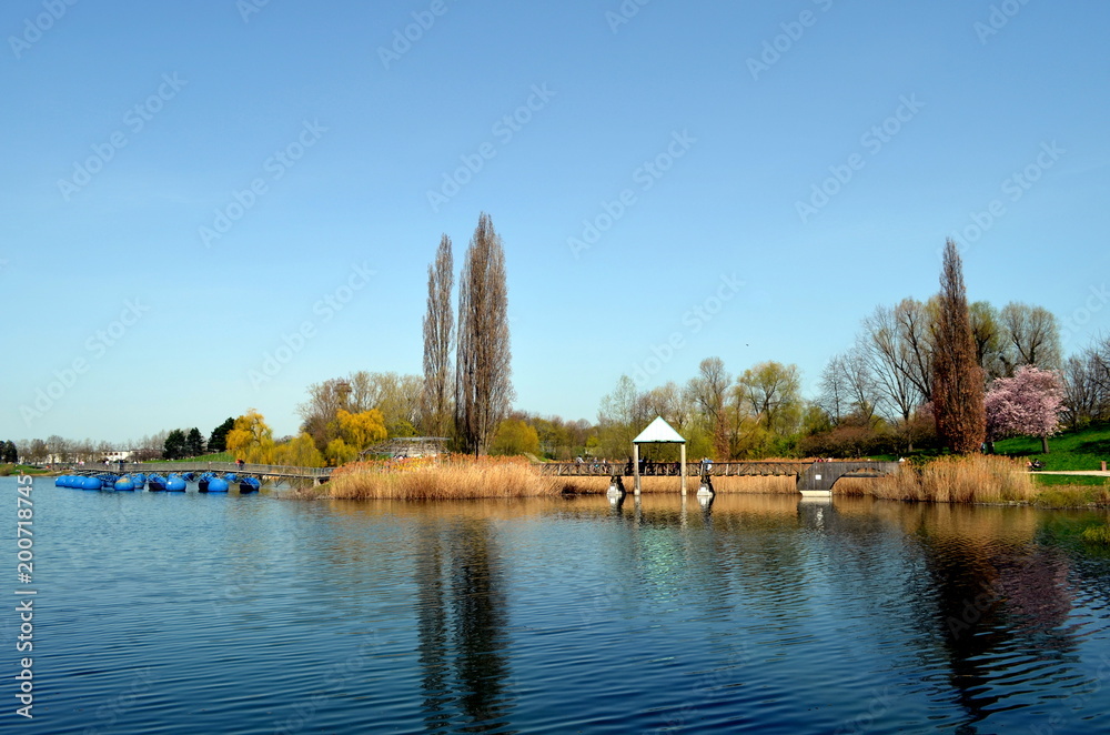 Fototapeta premium Frühling im Freiburger Seepark