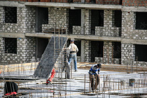 Foto General view builders work very hard