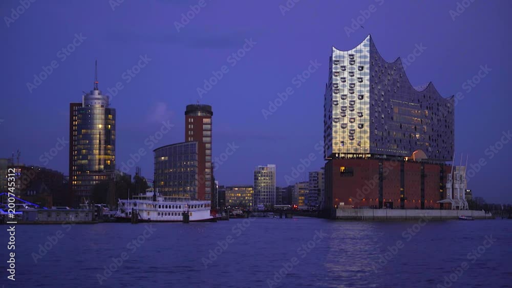 Hamburg Hafen Blick über die Elbe zur Hafen City bei Nacht Hamburg Hafen Blick über die Elbe zur Hafen City bei Nacht