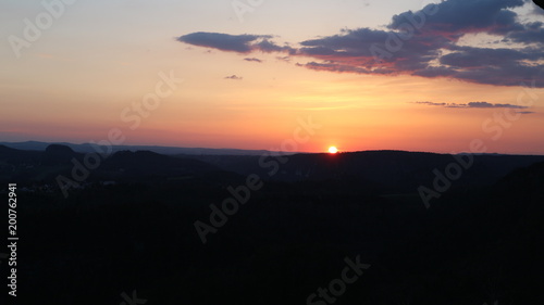 Sonnenuntergang im Elbsandsteingebirge