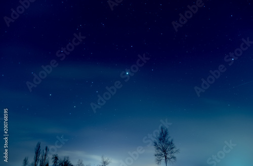 夜明け間際の星空 / 北海道美瑛町のイメージ © tkyszk