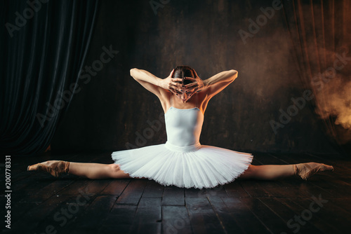 Body flexibility of ballet performer, stretching