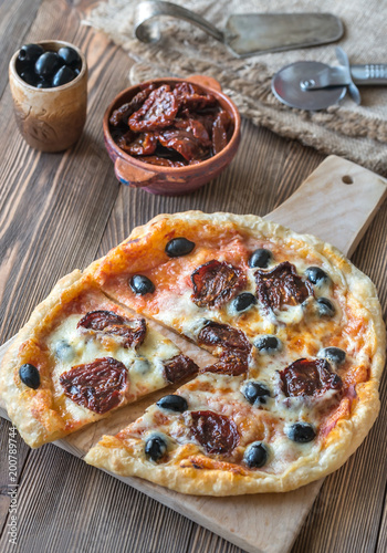 Pizza with sun-dried tomatoes and mozzarella photo