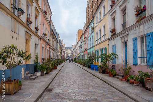 Rue pittoresque et colorée de Paris © jasckal