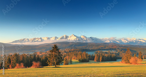 Fototapeta Naklejka Na Ścianę i Meble -  Picturesque morning in Tatra mountains