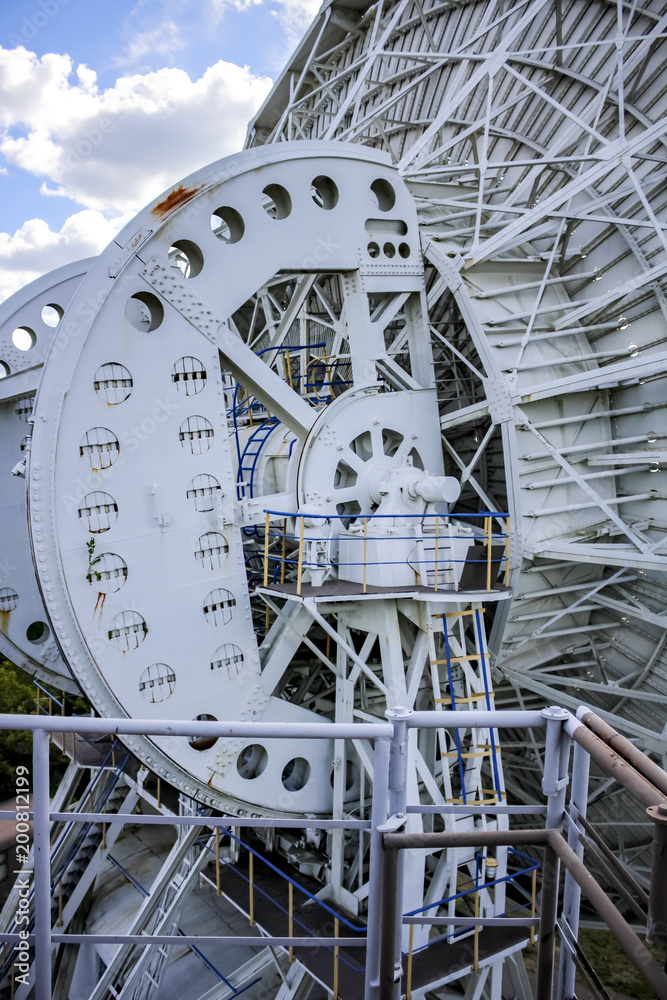 Radio telescopic antenna round