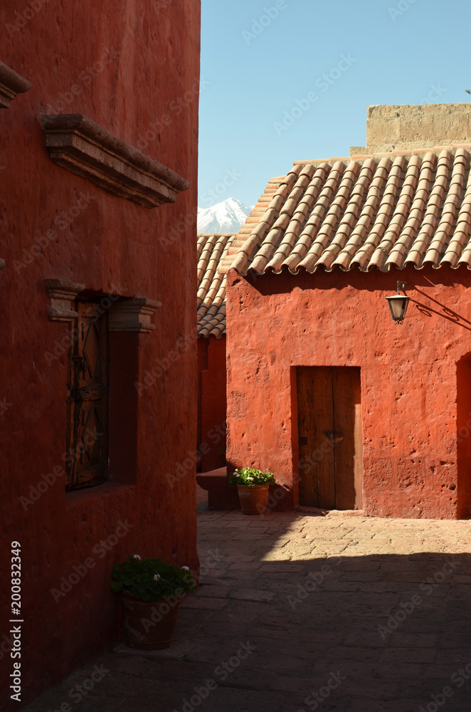 Fototapeta premium Painted walls and doorways in the Santa Catalina monastery, Arequipa, Peru