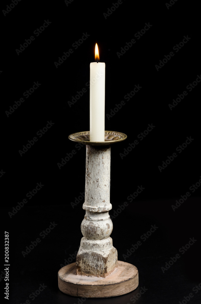 Kerzenständer Kerzenleuchter holders Holz Flamme Wachs Kerze Dekoration  Stock Photo | Adobe Stock