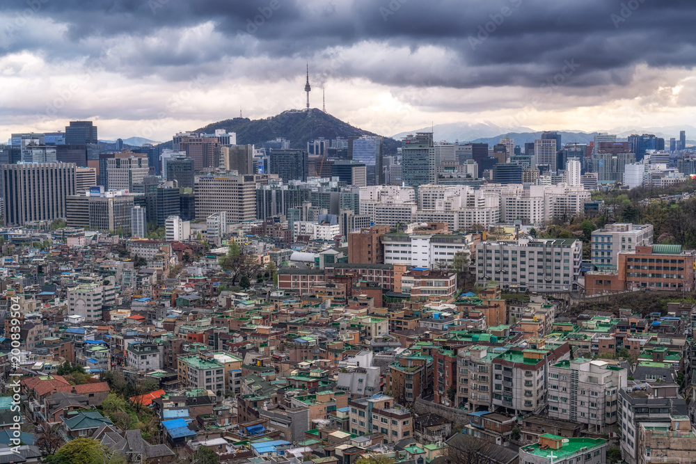 Naklejka premium ciemne, ponure niebo nad Seulem