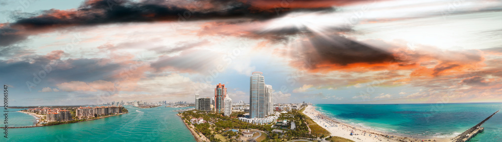 Fototapeta premium Aerial view of Miami skyline from South Pointe Park, Florida