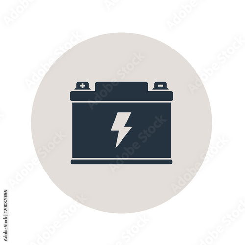 Icono plano bateria electrica en circulo gris