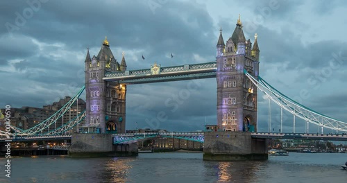 Day to night timelapse at Tower Bridge