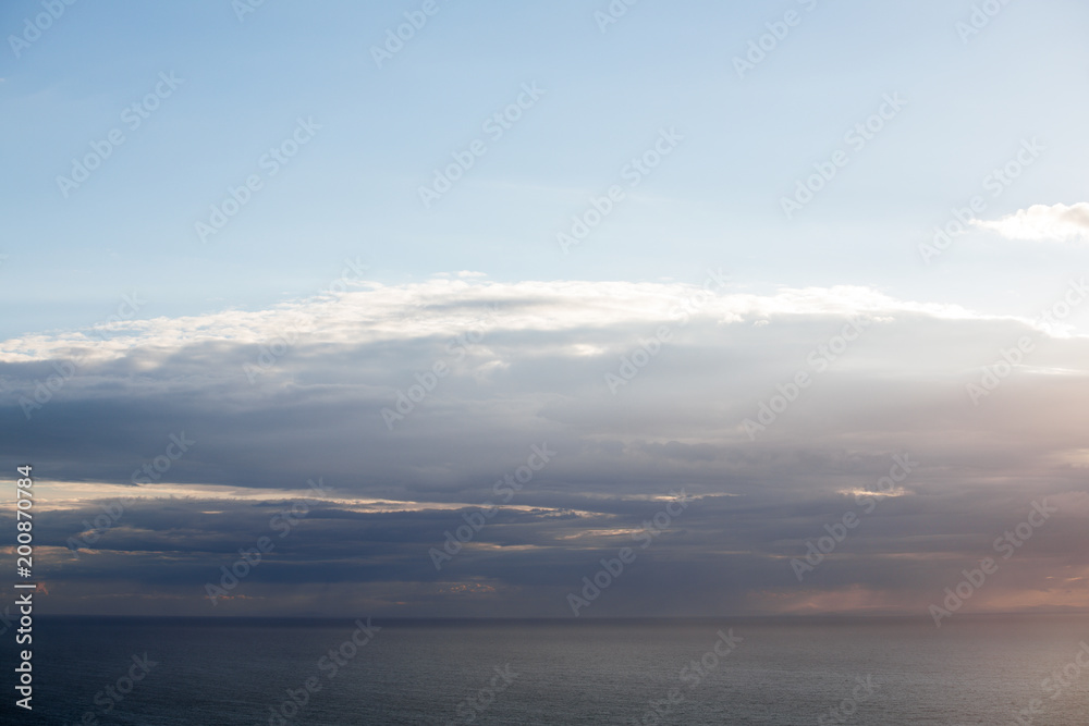 Fototapeta premium Regenwolken über der Irischen See