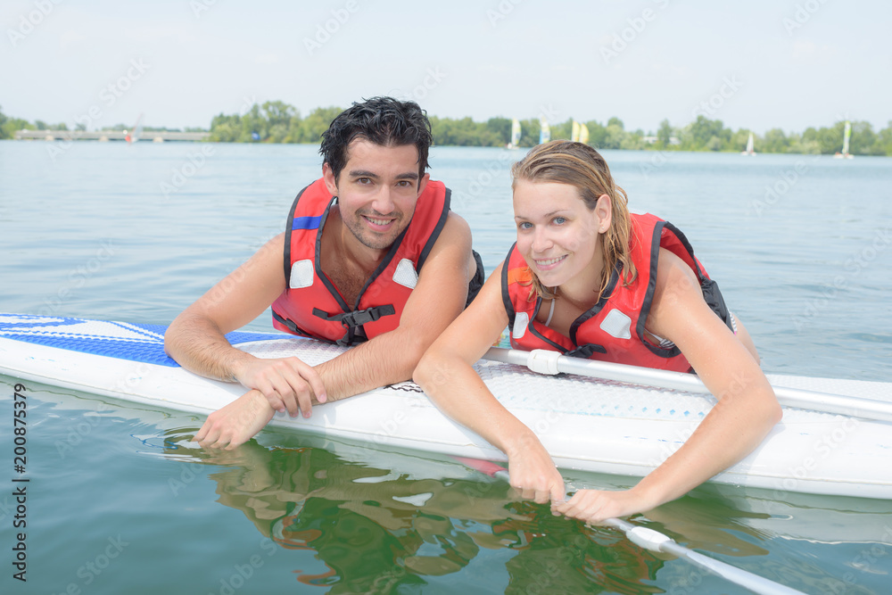 Obraz premium couple paddling on vacation