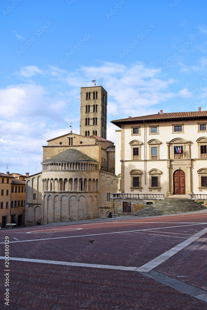 Fototapeta premium The apse of the Cathedral seen from Piazza Grande - Arezzo - Tuscany - Italy