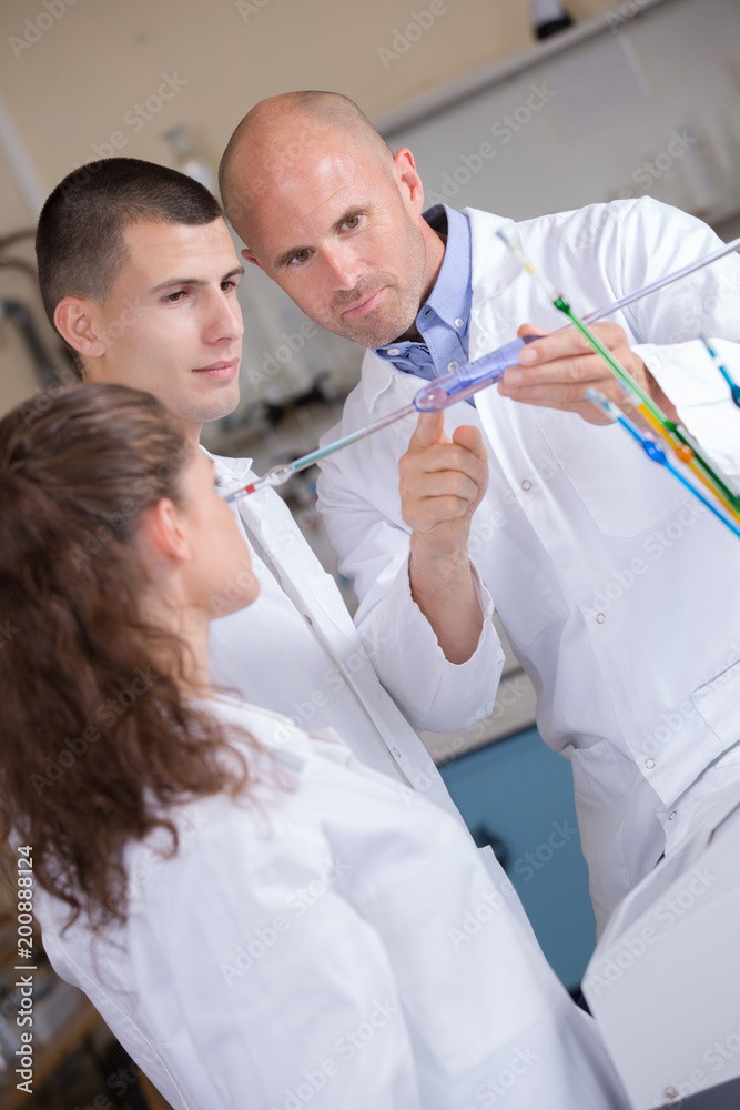 Obraz premium young scientists in lab