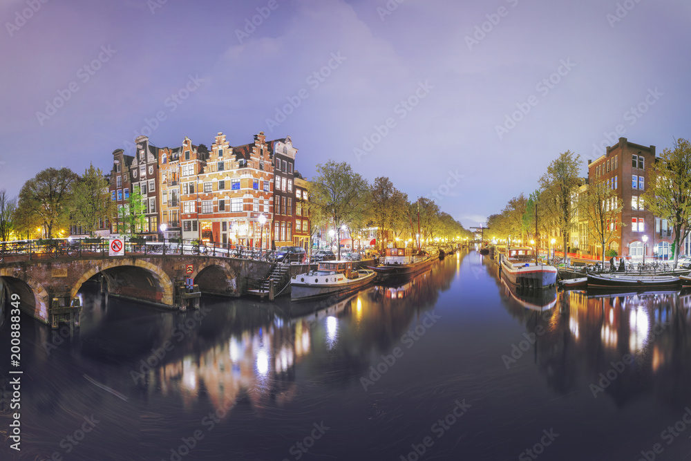 Obraz premium Canals of Amsterdam. Moody night panorama of Rossebuurt district
