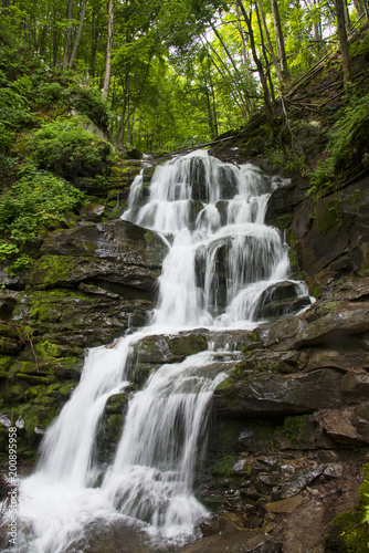 Fototapeta Naklejka Na Ścianę i Meble -  Great waterfall Shypit in Carpathian mountains
