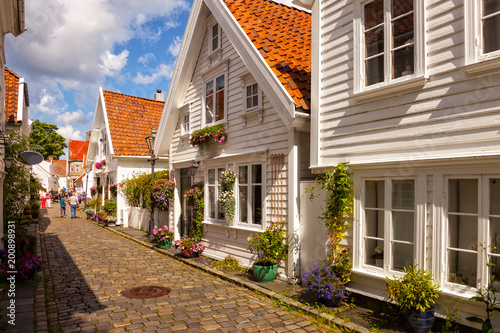 Obraz na płótnie Street with white houses in the old part of Stavanger, Norway. w salonie