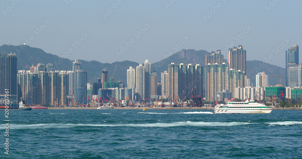 Fototapeta premium Stonecutter bridge in Hong Kong