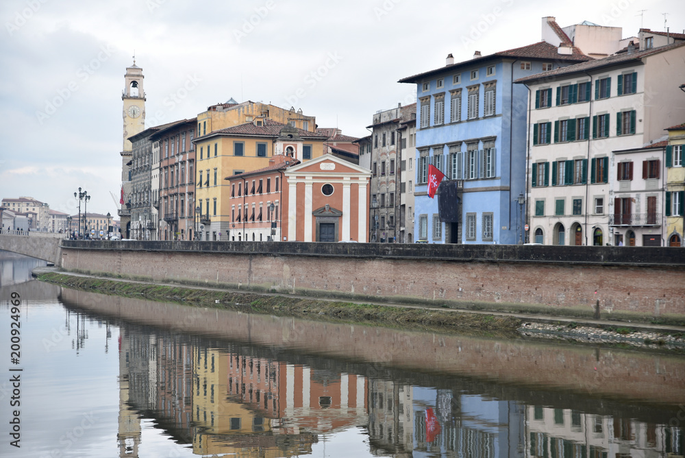 Rives de l'Arno à Pise en Toscane, Italie