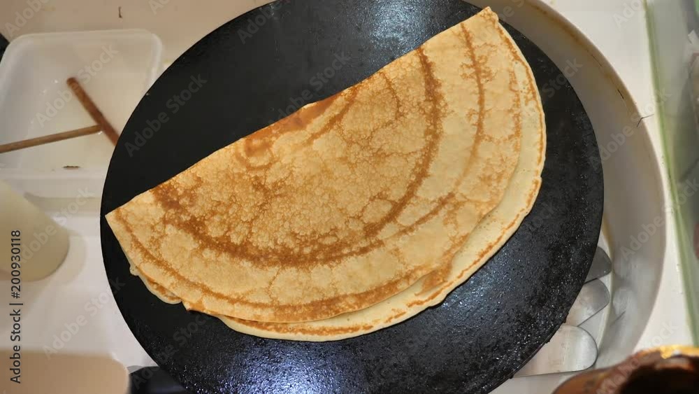Chef making a Traditional French crepe (60fps)