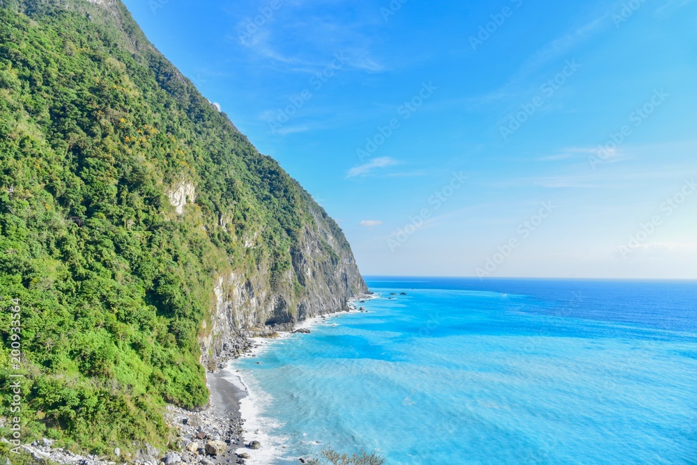 Fototapeta premium Coastal View of Qingshui Cliff at Taroko National Park