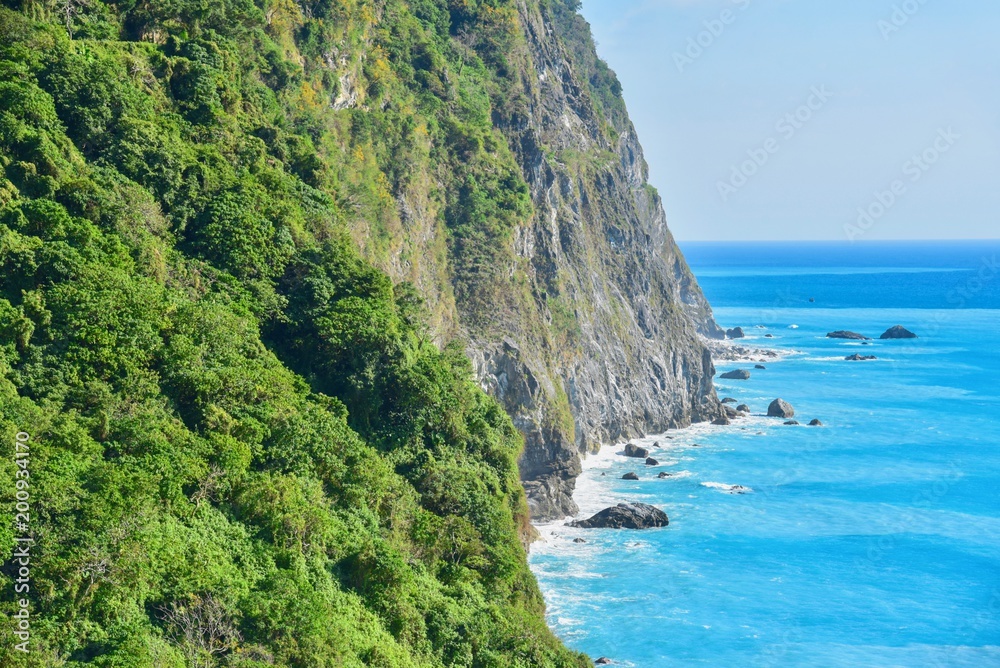 Two-Tone Colors of the Pacific Ocean Near Qingshui Cliff