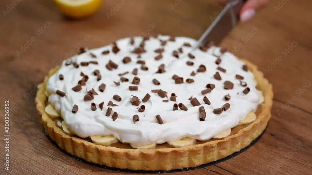 Banoffee pie with bananas, whipped cream, chocolate. Cutting piece banoffee pie Banoffee pie with bananas, whipped cream, chocolate. Cutting piece banoffee pie