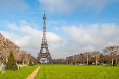 Tour Eiffel, champs de Mars et quartier © jasckal