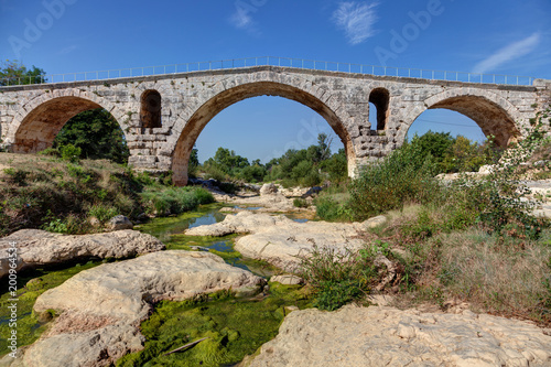 Bonnieux - Le Pont Julien - Vaucluse