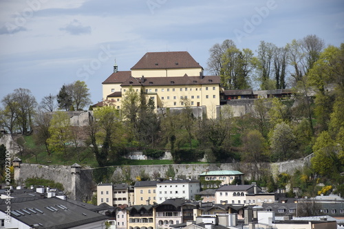 Salzburg, Stadt, historisch, Mozart, Mozartstadt, Salzach, Dom, Salzburger Dom, Jedermann, Hohensalzburg, Festung, Festspielhaus, Sankt Peter, Getreidegasse photo