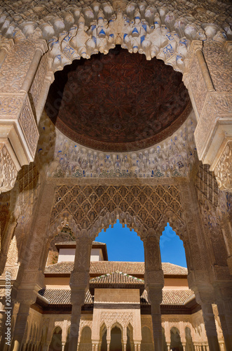 Fototapeta Naklejka Na Ścianę i Meble -  Famous Alhambra interior, Granada, Spain.