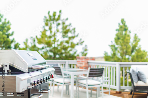 Outdoor gas grill