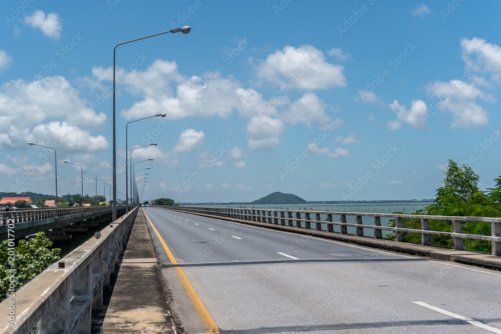 Tinsulanonda bridge in broad daylight with nobody