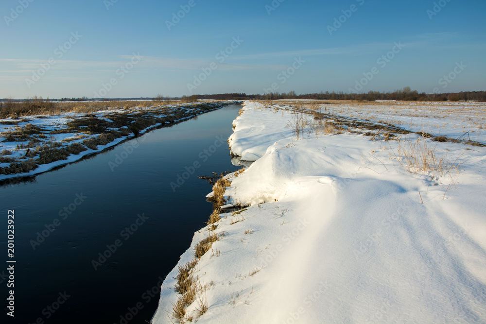 Snowdrifts on the river bank