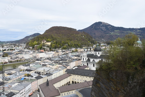 Salzburg, Stadt, historisch, Mozart, Mozartstadt, Salzach, Dom, Salzburger Dom, Jedermann, Hohensalzburg, Festung, Festspielhaus, Sankt Peter, Getreidegasse photo