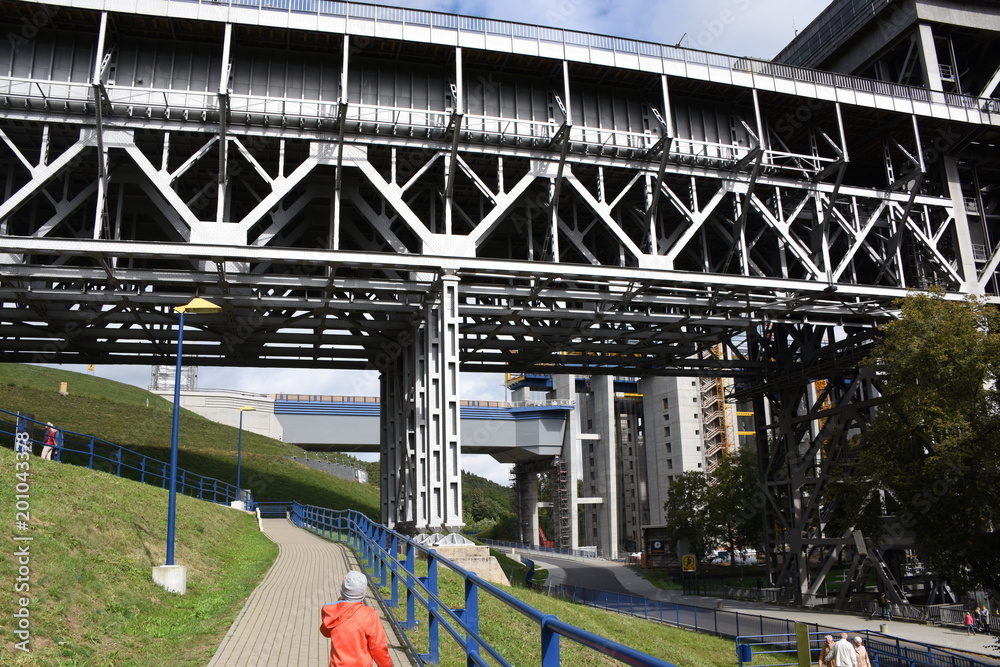 Obraz premium Schiffshebewerk Niederfinow