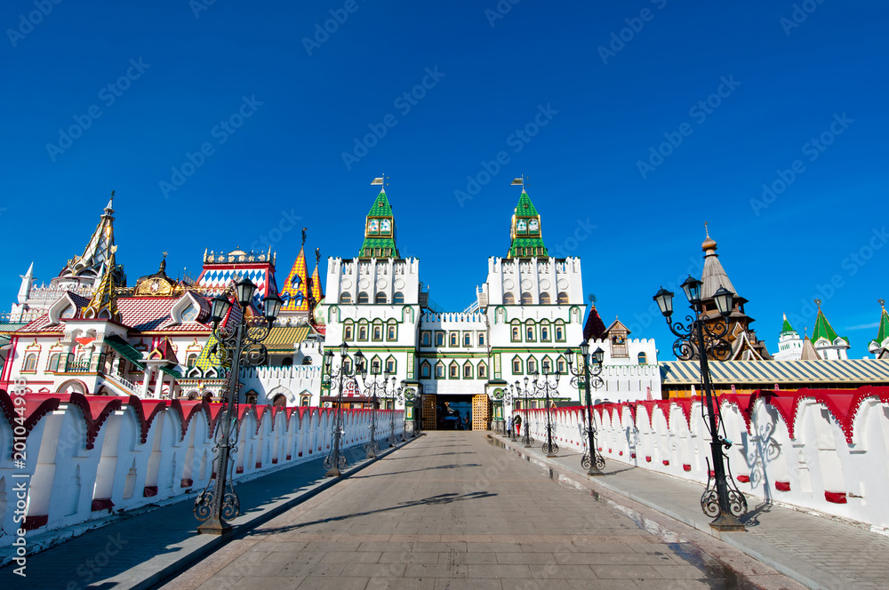 Fototapeta premium The Izmailovsky Kremlin and museum complex from the bridge in Moscow, Russia.