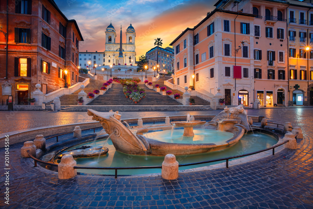 Fototapeta premium Rzym. Obraz pejzaż hiszpański Schody w Rzymie, Włochy podczas wschodu słońca.