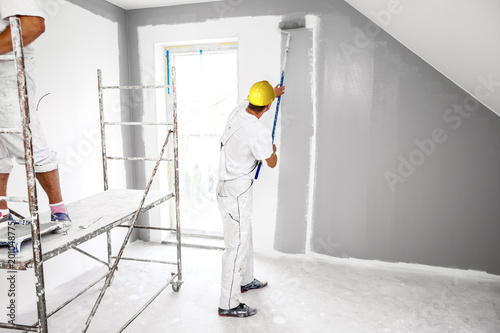 Fototapeta Naklejka Na Ścianę i Meble -  Room painter painting new home
