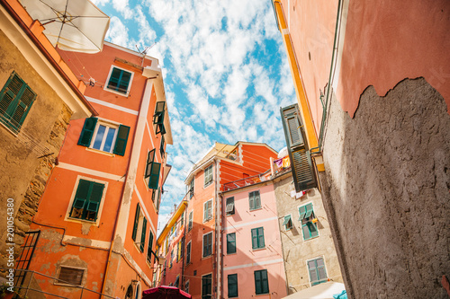 Fototapeta Naklejka Na Ścianę i Meble -  Vernazza Colorful buildings in Cinque Terre, Italy