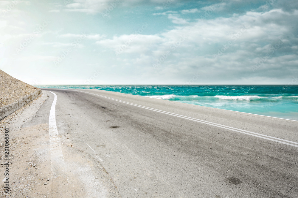 Obraz premium Summer road and free space 