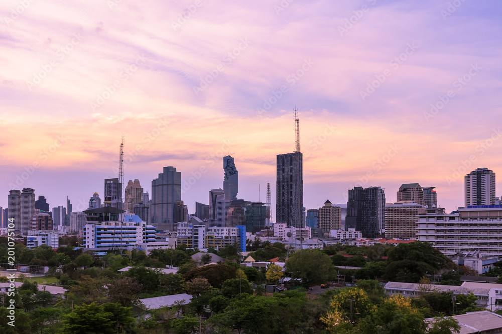 Obraz premium Bangkok business district cityscape with skyscraper at twilight, Thailand.