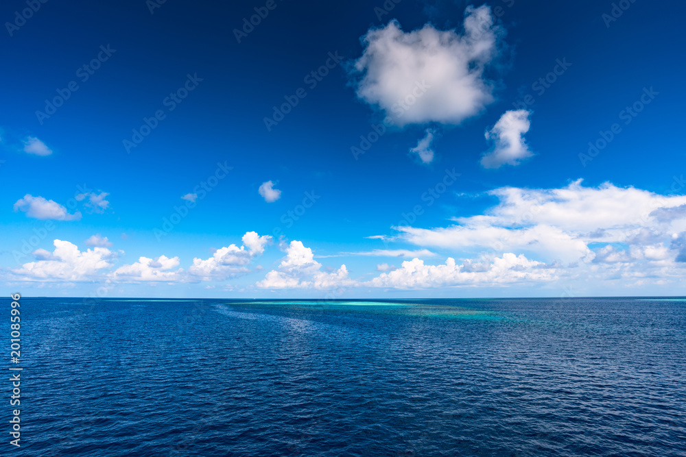 モルディブの青い海と空 モルディブの青い海と空