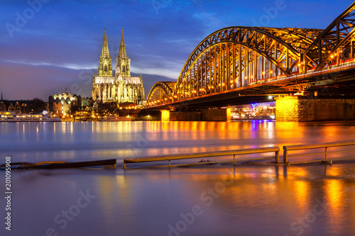 Köln bei Hochwasser