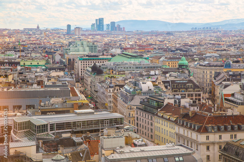 Fototapeta Naklejka Na Ścianę i Meble -  Panorama, Altstadt und Sehenswürdigkeiten von Wien, Österreich