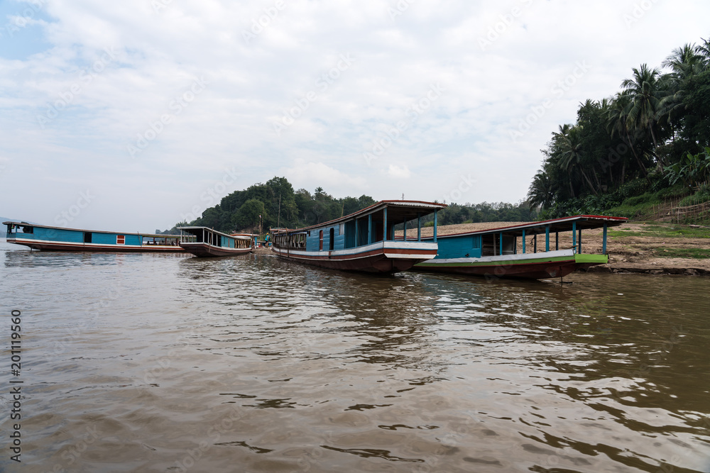 Laos - Luang Prabang - Fahrt auf dem Mekong zu den Pak Ou Höhlen Laos - Luang Prabang - Fahrt auf dem Mekong zu den Pak Ou Höhlen